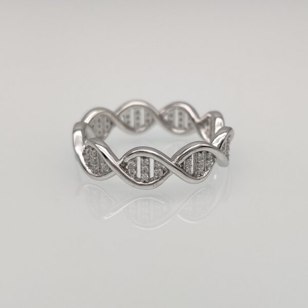 DNA Twist round diamond ring