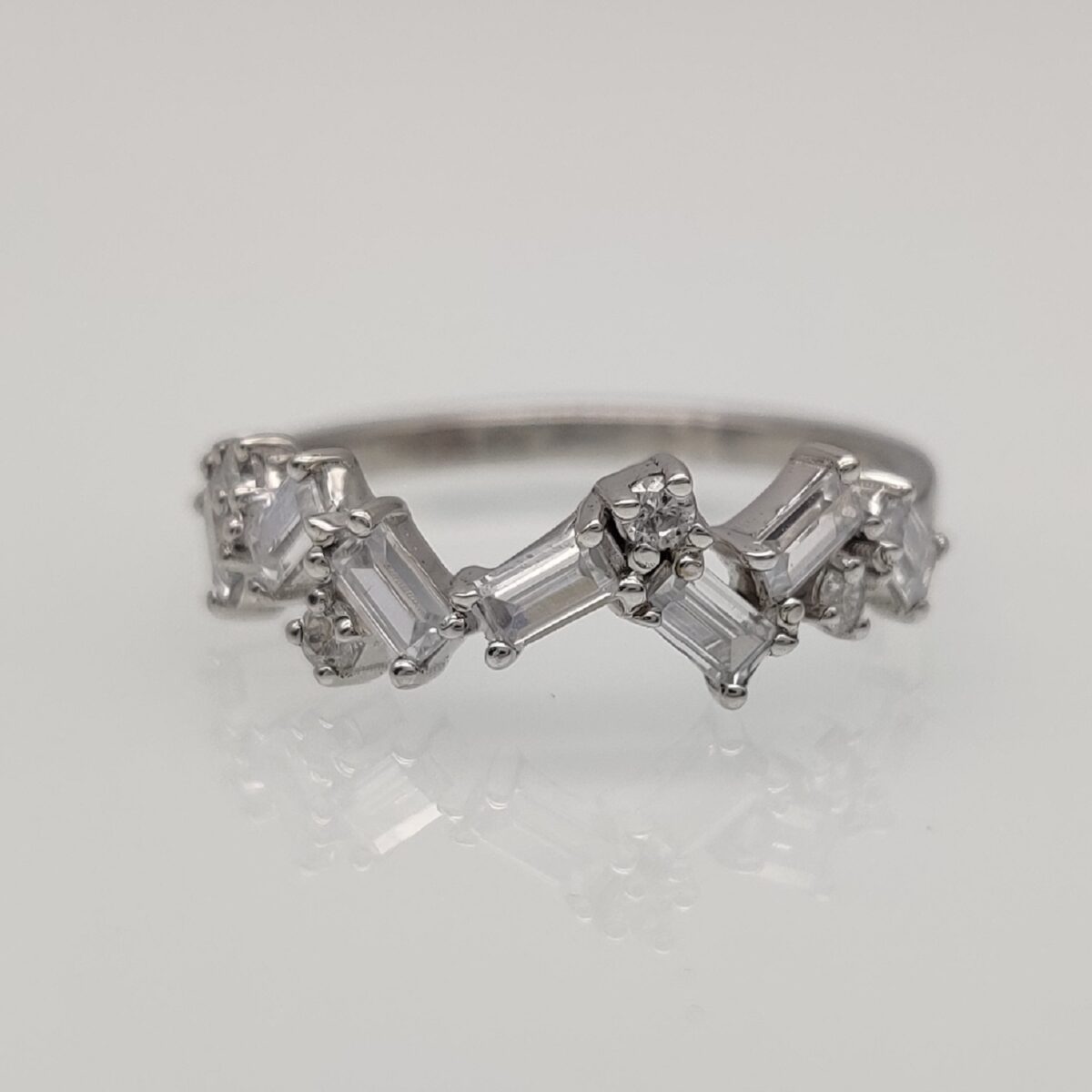 Baguette & Round Cut Diamond ring Band