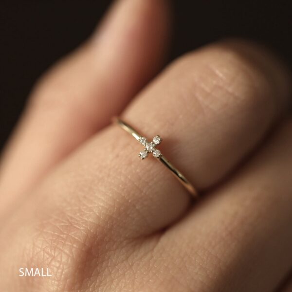 Flower shaped round cut lab grown diamond ring crafted in rose gold 14k.