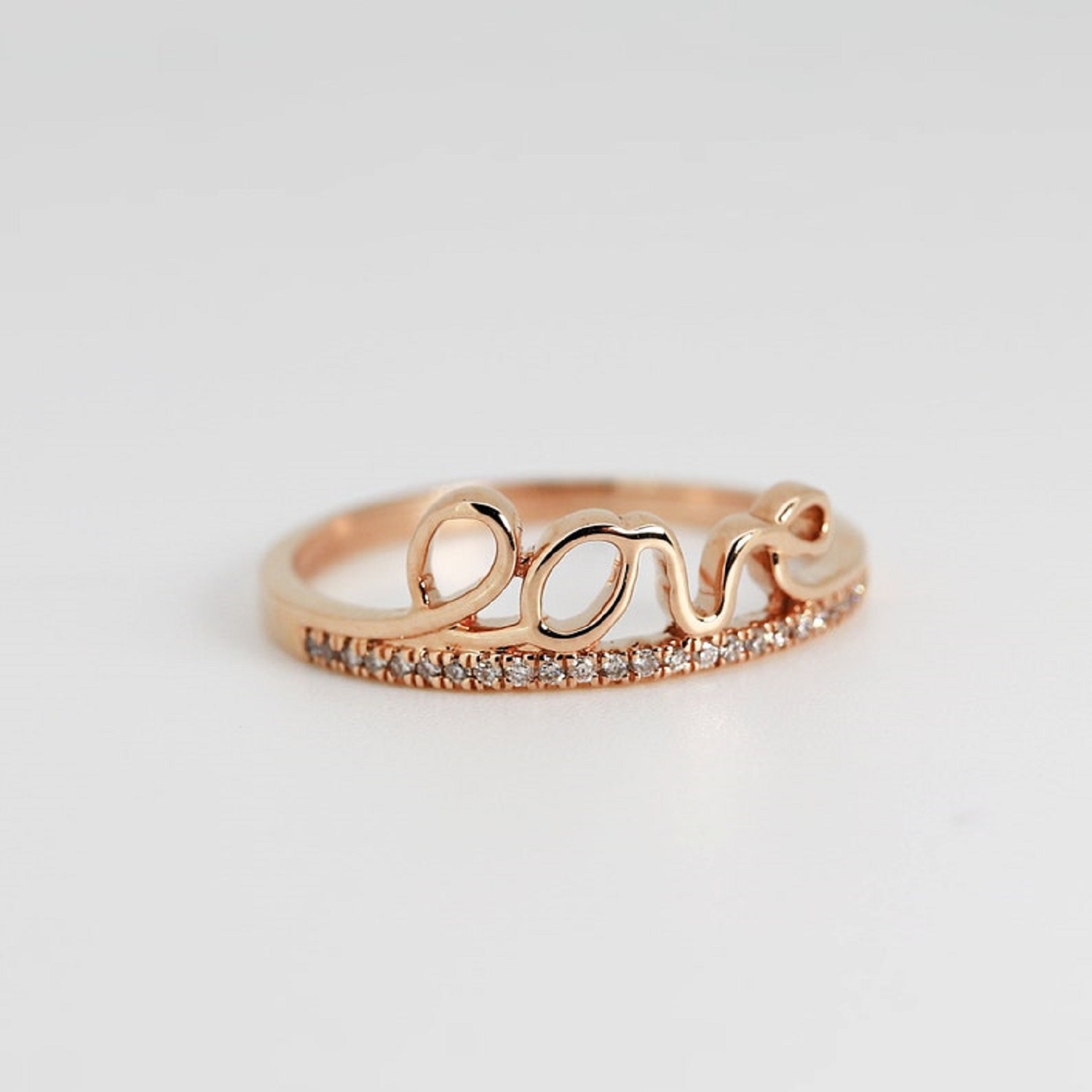 What should You Engrave on Your Engagement Ring?