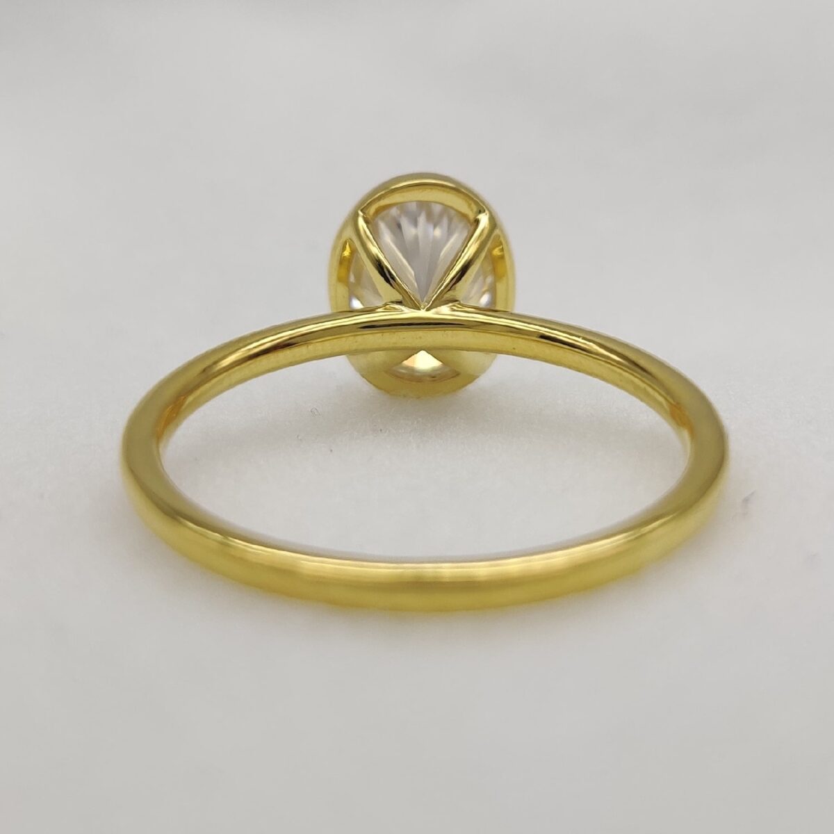 Oval cut bezel set vvs-vs clarity moissanite solitaire engagement ring